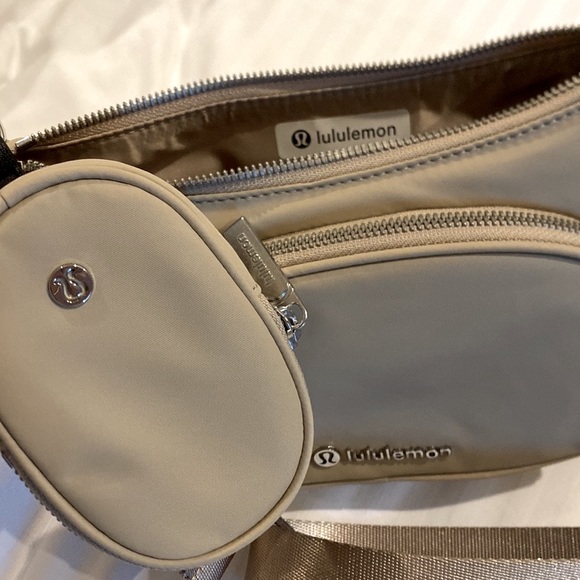 ❤️ Lululemon Crossbody with Nano Pouch 2L Trench NWT - Picture 10 of 16